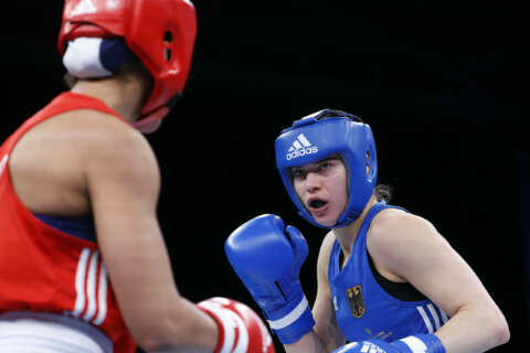 Köln, Deutschland, Amateurboxen, Cologne Boxing World Cup, in der Motorword in Köln am 12.03.2021 Frauen, Klasse bis 69 kg, Halbfinale Stefanie von BERGE (GER) blaues Trikot vs. Leonie MÜLLER (Mueller) (GER) rotes Trikot Stefanie von BERGE (GER) re.- Foto: Norbert Schmidt, Düsseldorf