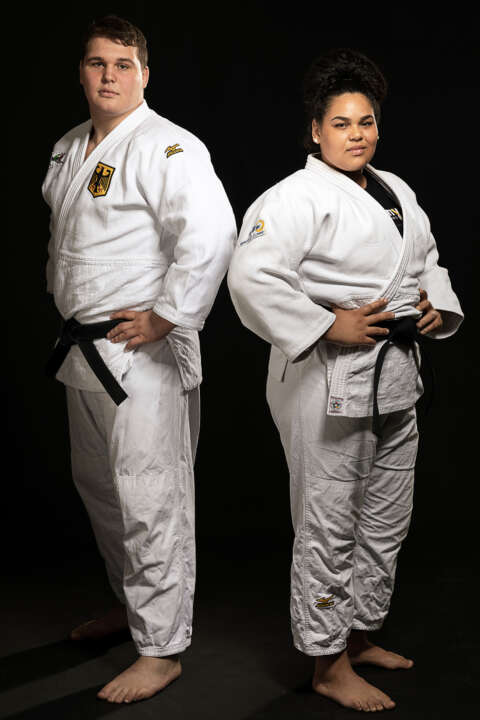 Olympia-PerspektivTeam: Gemeinschaftsfoto von Samira Bouizgarne auf der rechten Seite und Jonas Schreiber links.