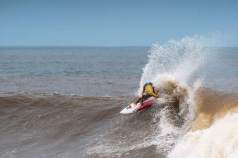 Olympia: Noah Klapp auf ihrem Surfbrett