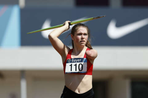 Paralympics: Lise Petersen beim Speerwerfen