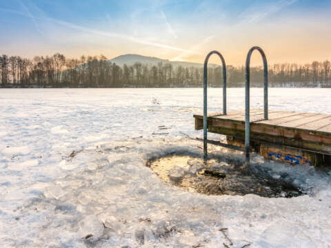 Kältekammer: Eisloch zum abkühlen oder baden