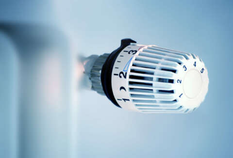 Spar dich glücklich: Thermostatkopf in weiß von der Seite